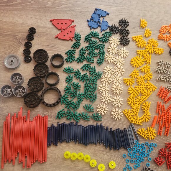 K'nex building set- large lot of mixed sets in storage container - Picture 3 of 8